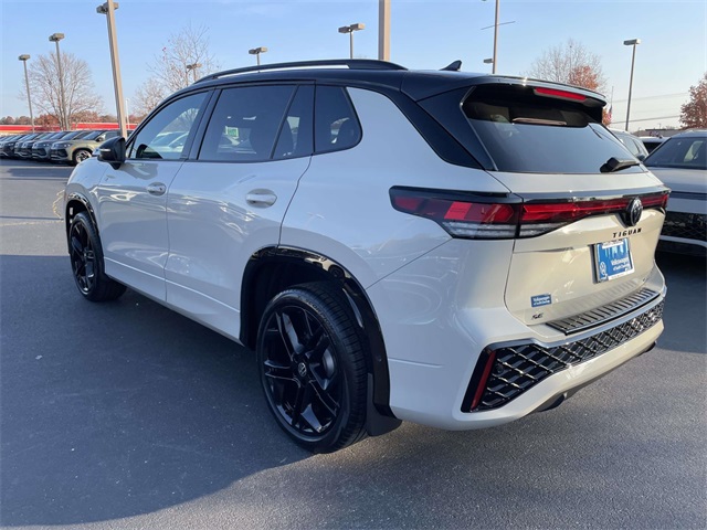 2026 Volkswagen Tiguan SE R-Line Black photo 4