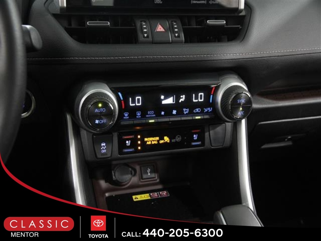 2022 Toyota RAV4 Limited photo 11