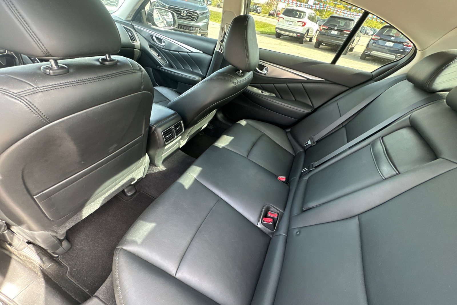 2015 Infiniti Q50 Premium photo 13