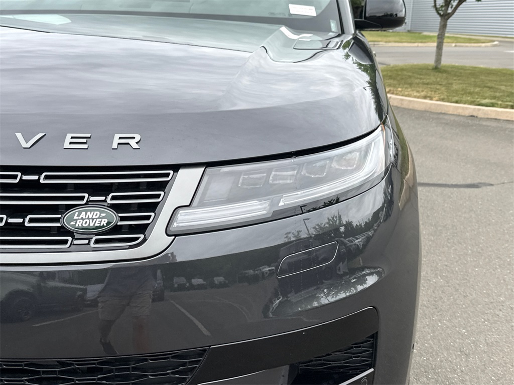 2025 Land Rover Range Rover Sport SE photo 4