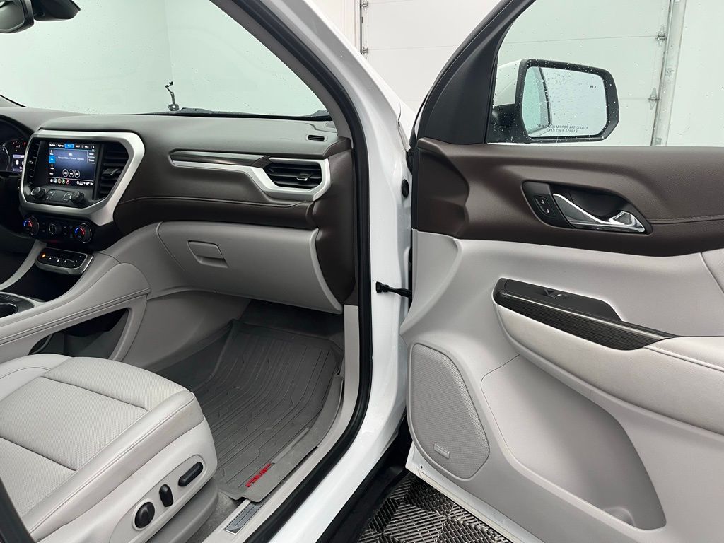 2023 Gmc Acadia SLT photo 32