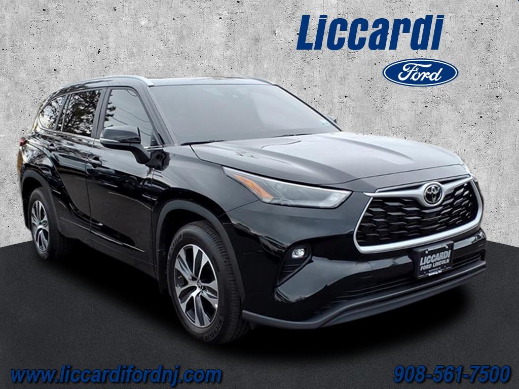 2023 Toyota Highlander XLE's photo