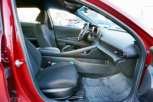 Used 2025 Red Hyundai SEL Sport image 10