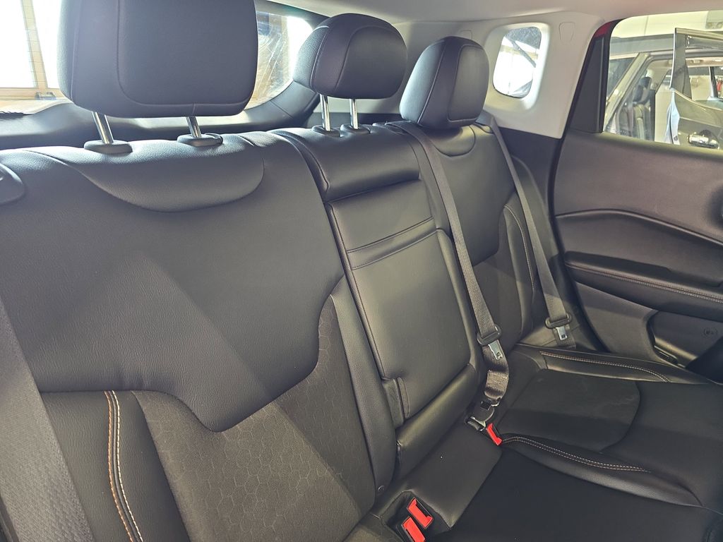 2018 Jeep Compass North Edition Latitude photo 12