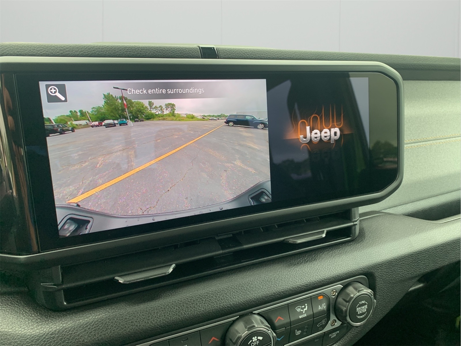 2025 Jeep Gladiator Willys photo 19