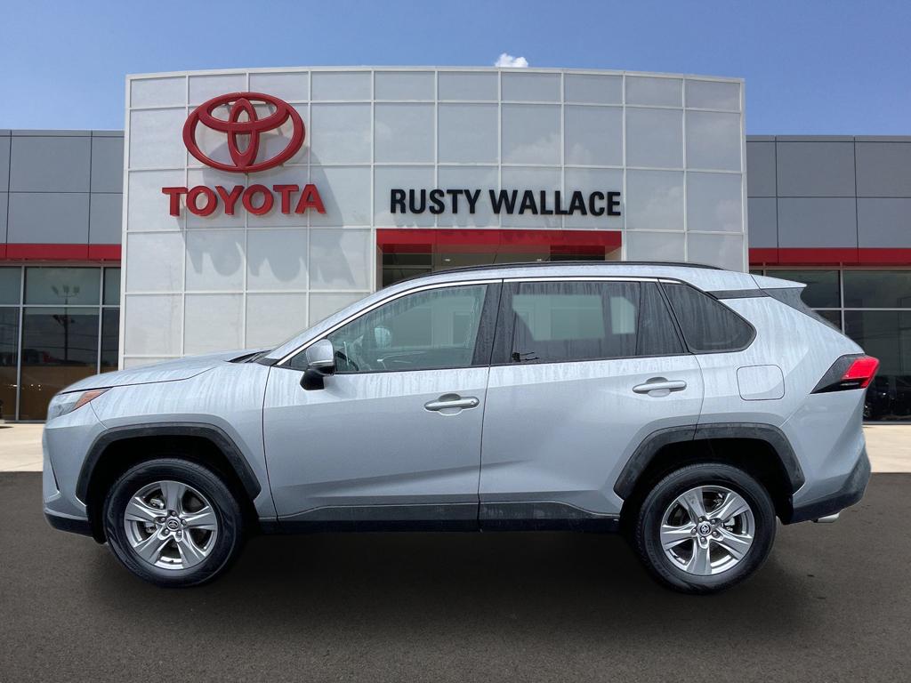 2024 Toyota RAV4 XLE's photo