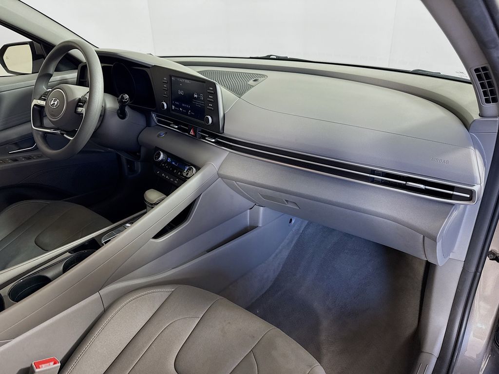 2022 Hyundai Elantra Blue photo 26