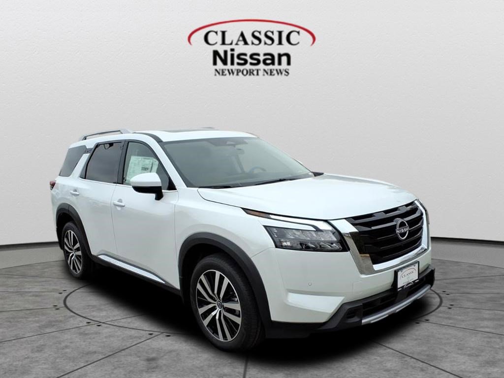 2025 Nissan Pathfinder Platinum's photo