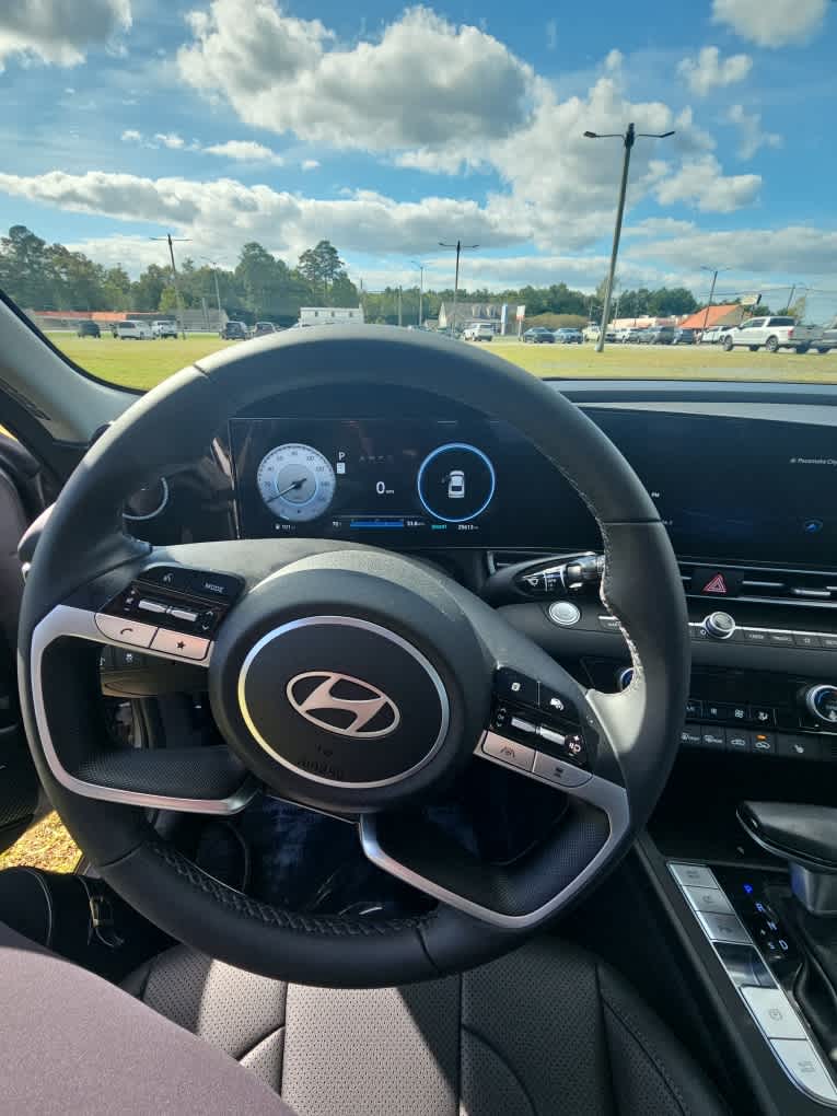 2024 Hyundai Elantra Limited photo 15