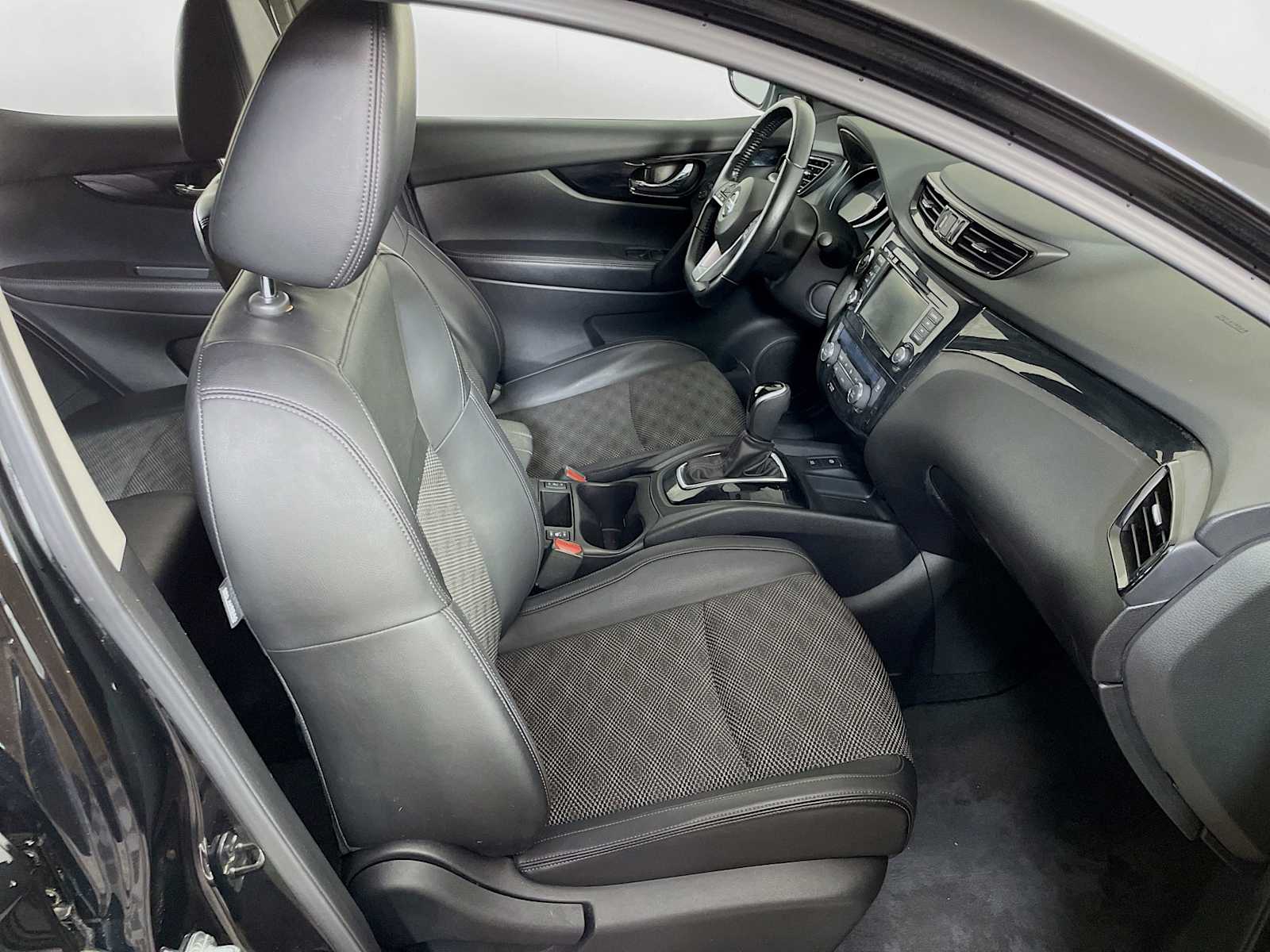 2022 Nissan Rogue Sport SV photo 26