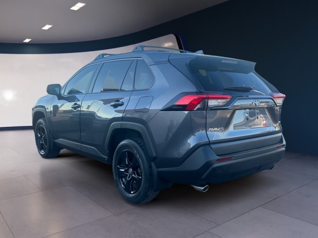 2022 Toyota RAV4 XLE photo 3