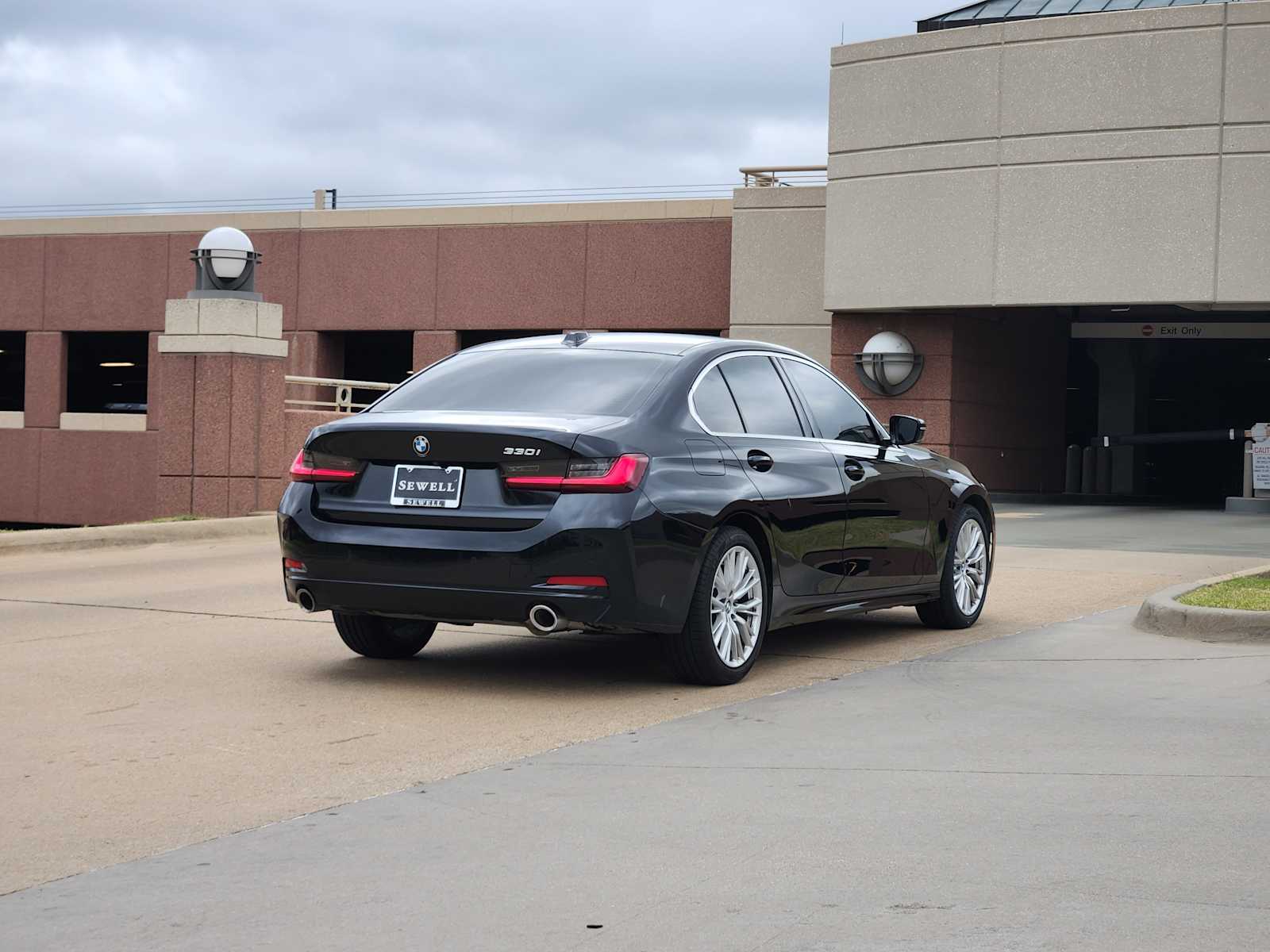 2023 Bmw 330i photo 3