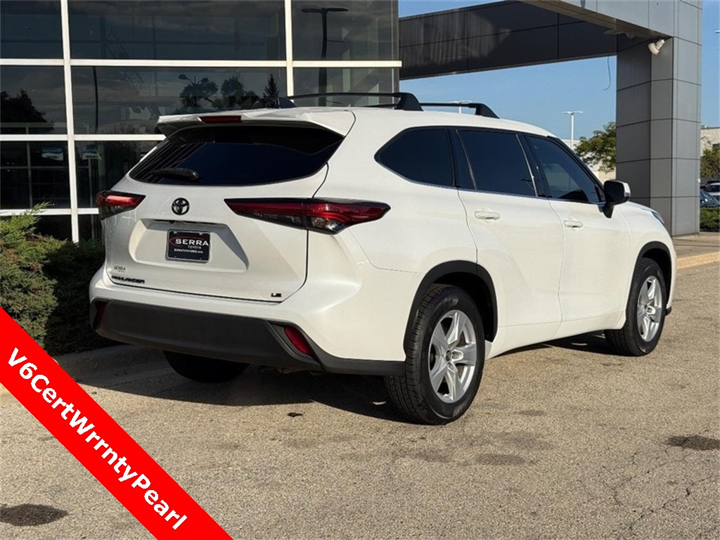 2022 Toyota Highlander LE photo 3