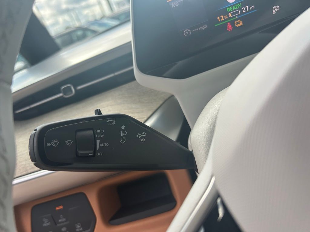 2025 Volkswagen ID. Buzz Pro Plus photo 17