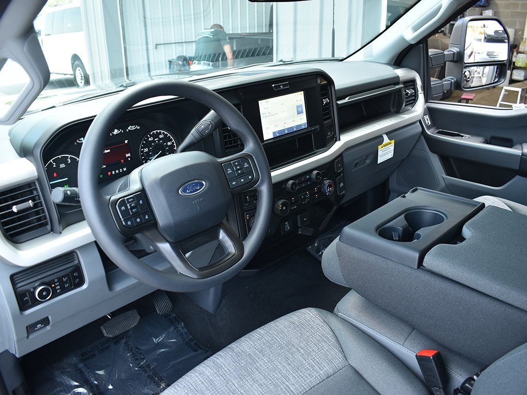 2025 Ford F-350 XLT photo 4