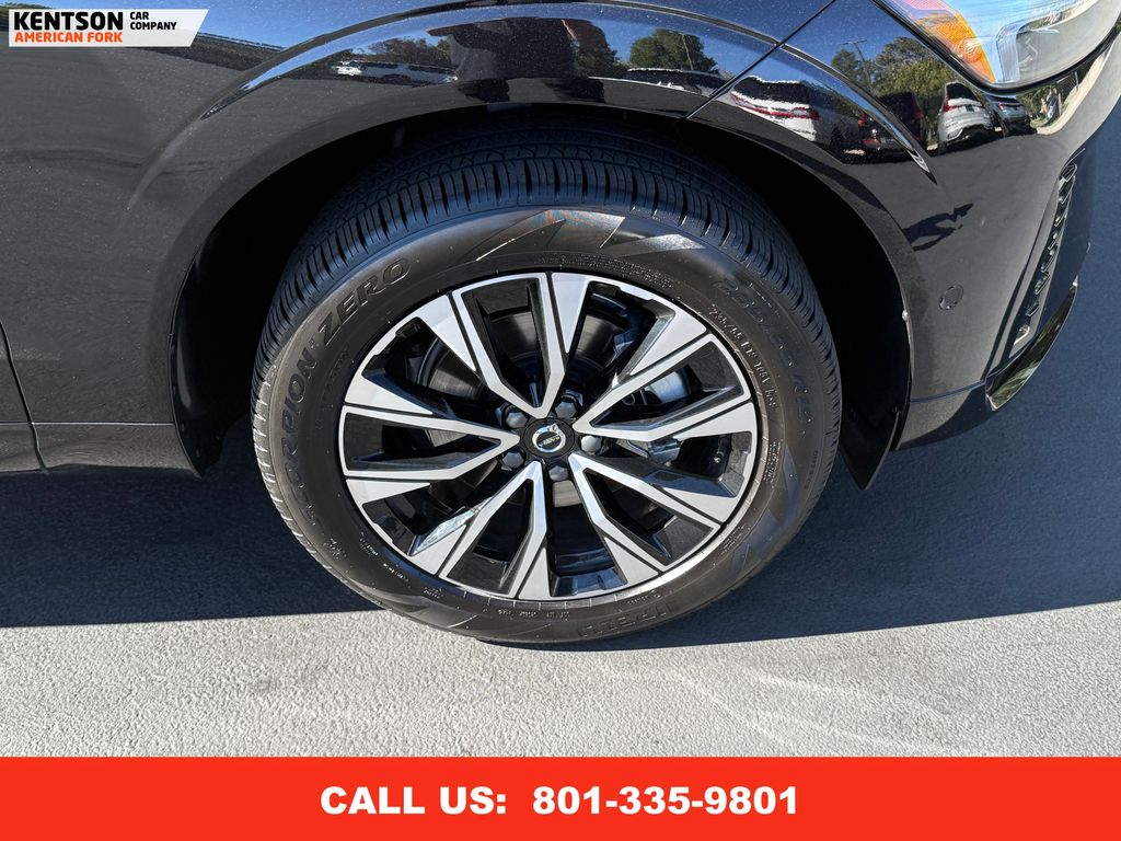 2025 Volvo XC60 B5 Plus photo 15