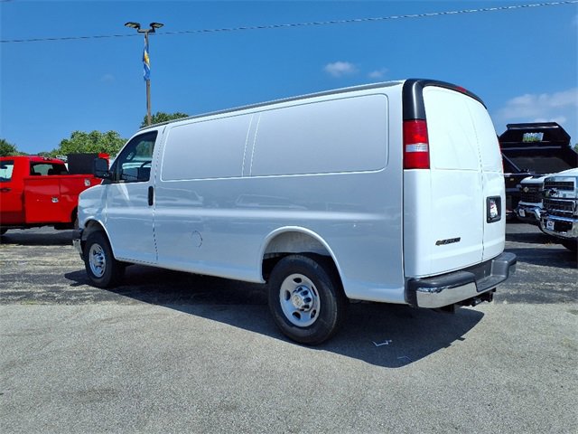 2025 Chevrolet Express Cargo 3500 photo 3