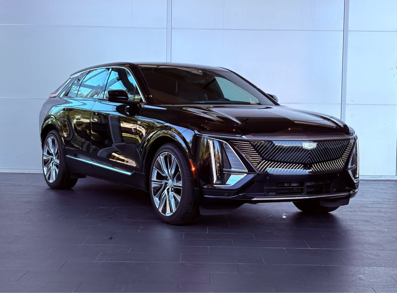 2024 Cadillac Lyriq Luxury photo 3