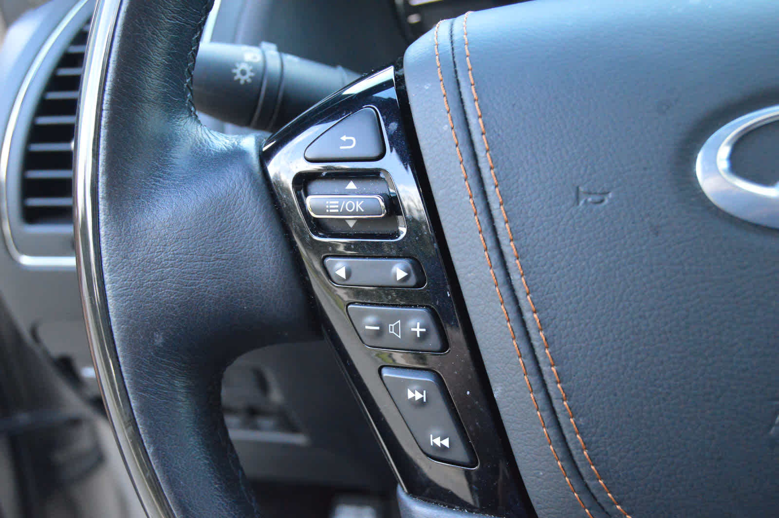 2022 Infiniti QX80 Sensory photo 17