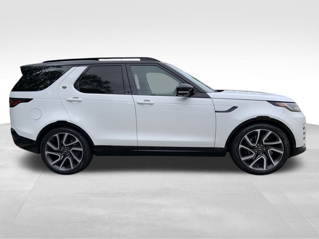 2025 Land Rover Discovery Metropolitan Edition photo 3