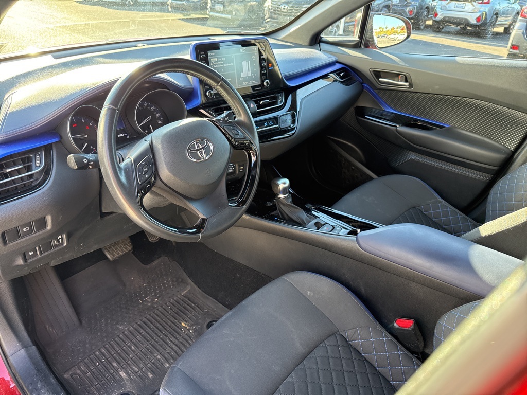 2021 Toyota C-HR XLE photo 3