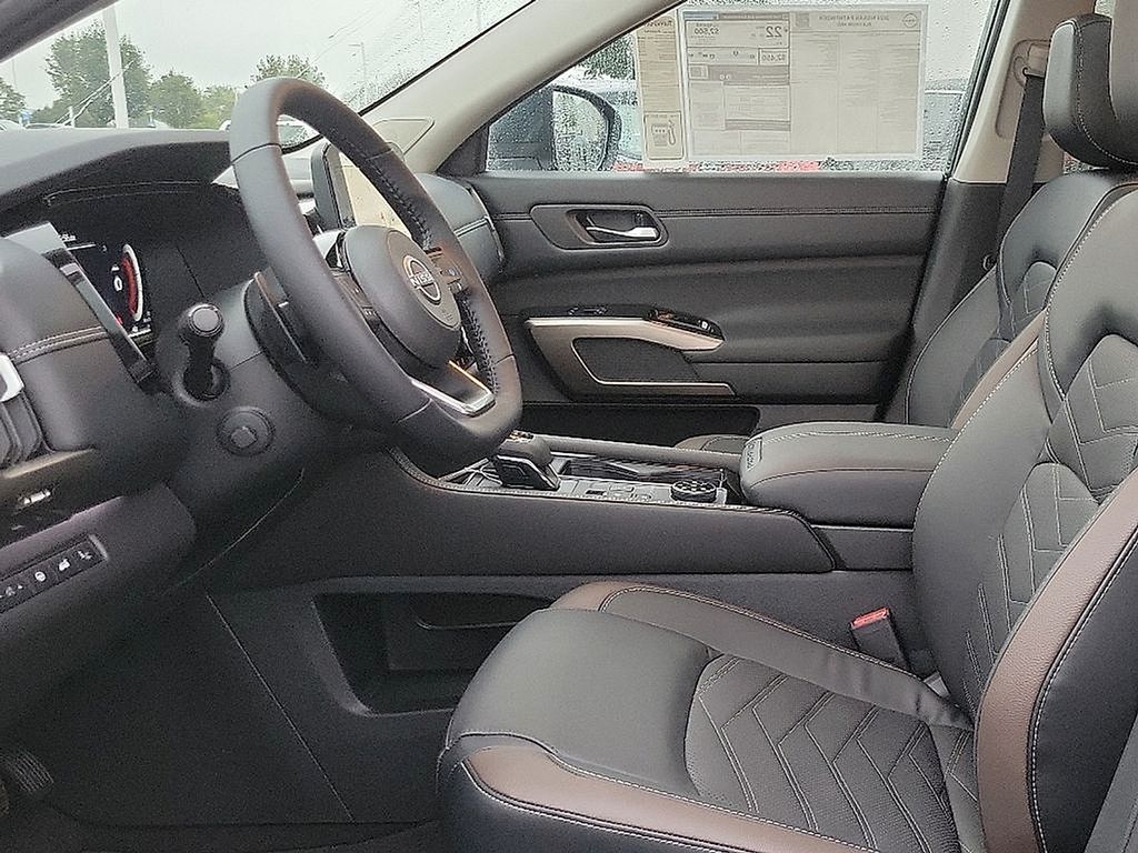 2025 Nissan Pathfinder Platinum photo 10