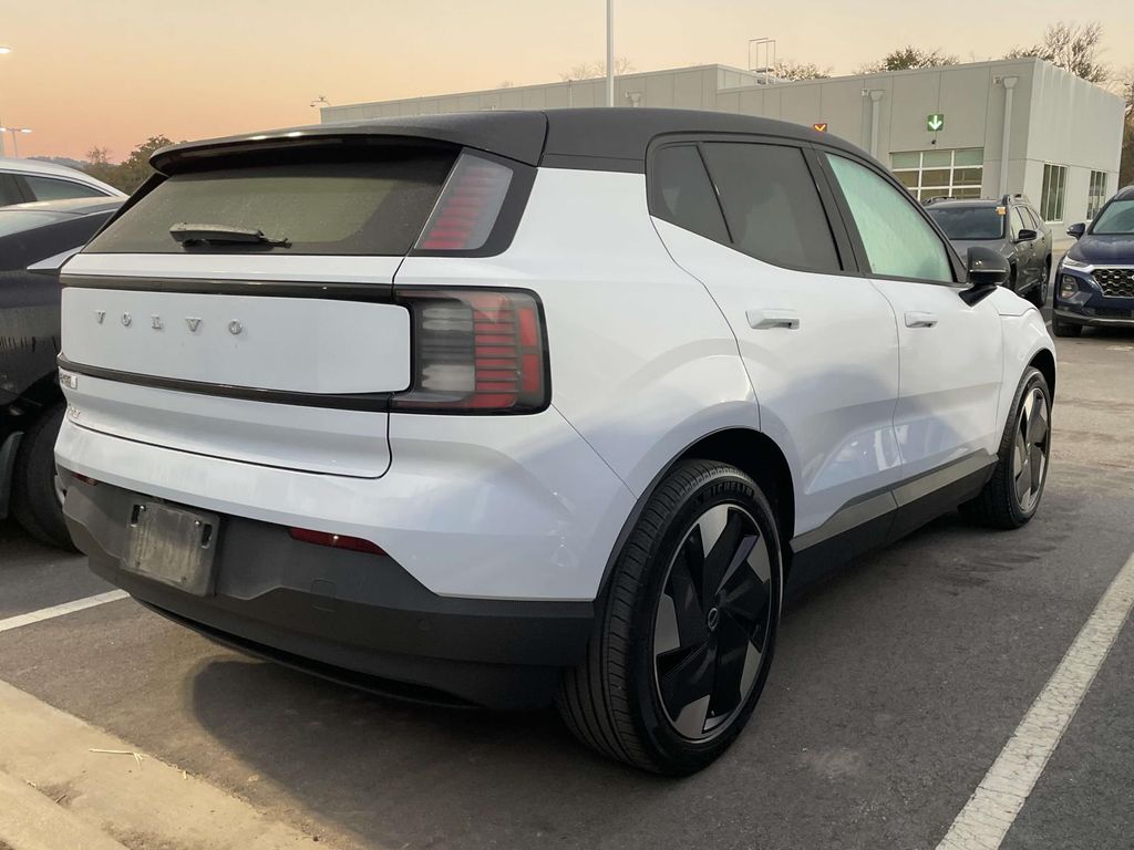 2025 Volvo EX30 Plus photo 3