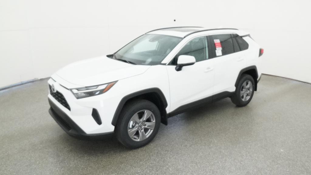 2025 Toyota RAV4 XLE's photo