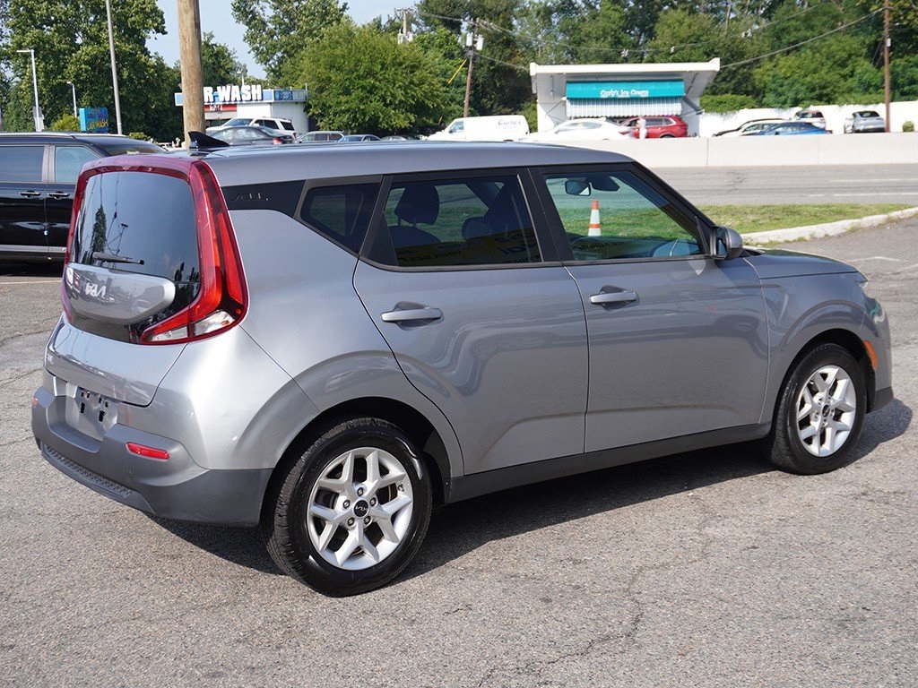 2022 Kia Soul LX photo 9