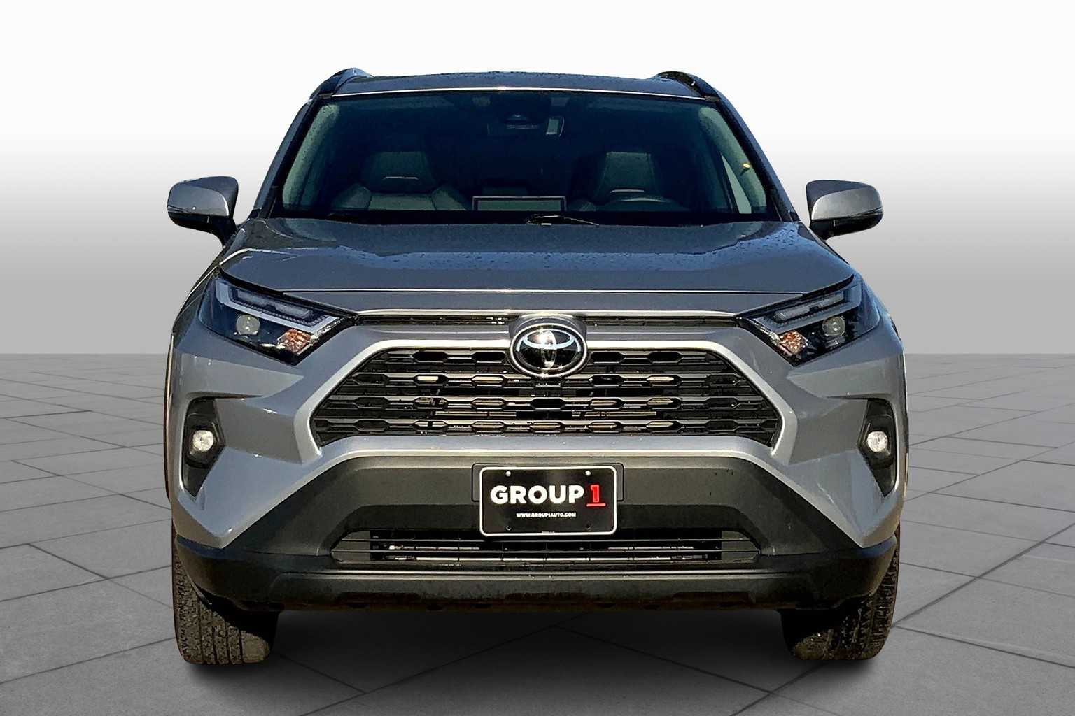 2024 Toyota RAV4 XLE Premium photo 3
