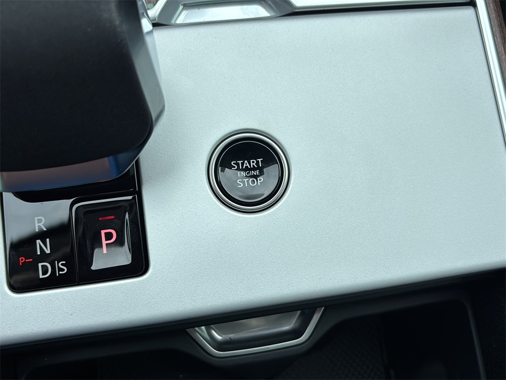 2025 Land Rover Range Rover SE photo 20