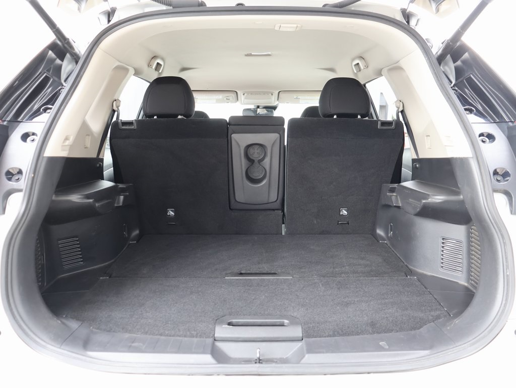 2019 Nissan Rogue SV photo 14