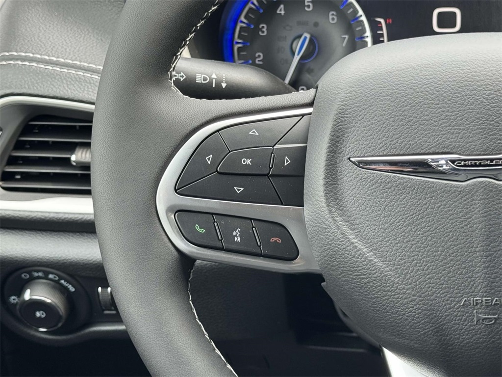 2025 Chrysler Pacifica photo 21