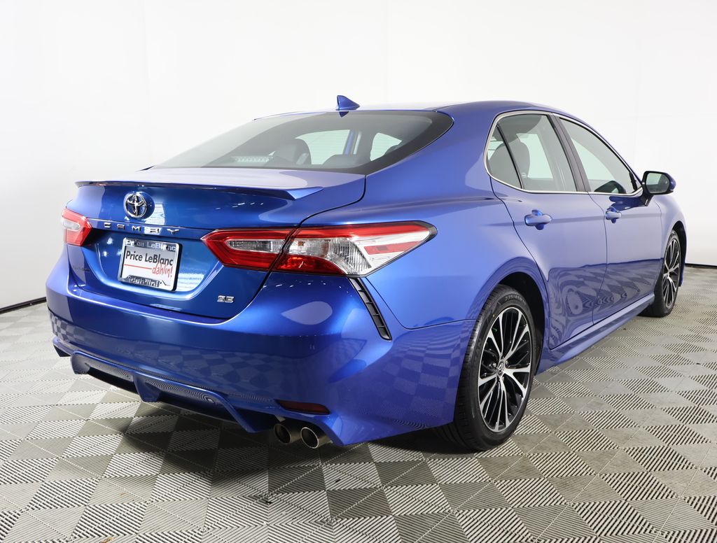 2020 Toyota Camry SE photo 5