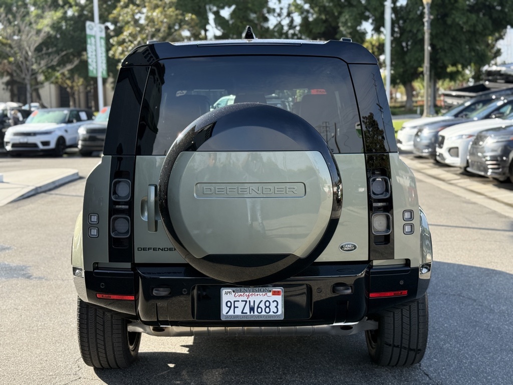 2023 Land Rover Defender 110 photo 4