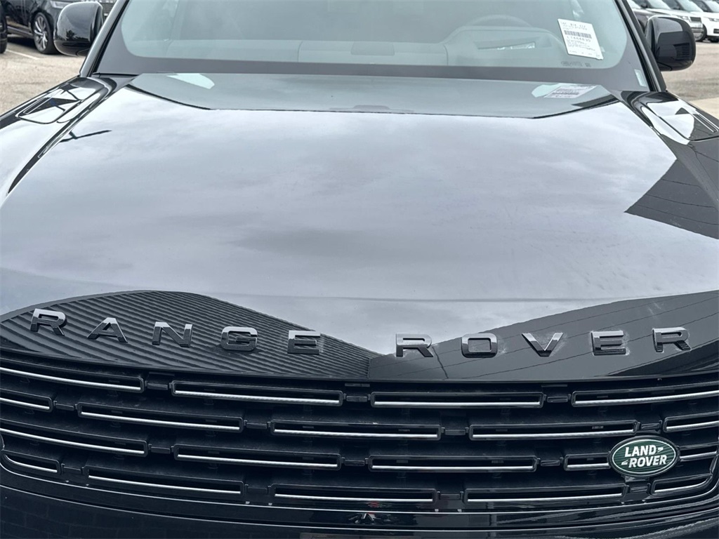 2025 Land Rover Range Rover Sport SE photo 9