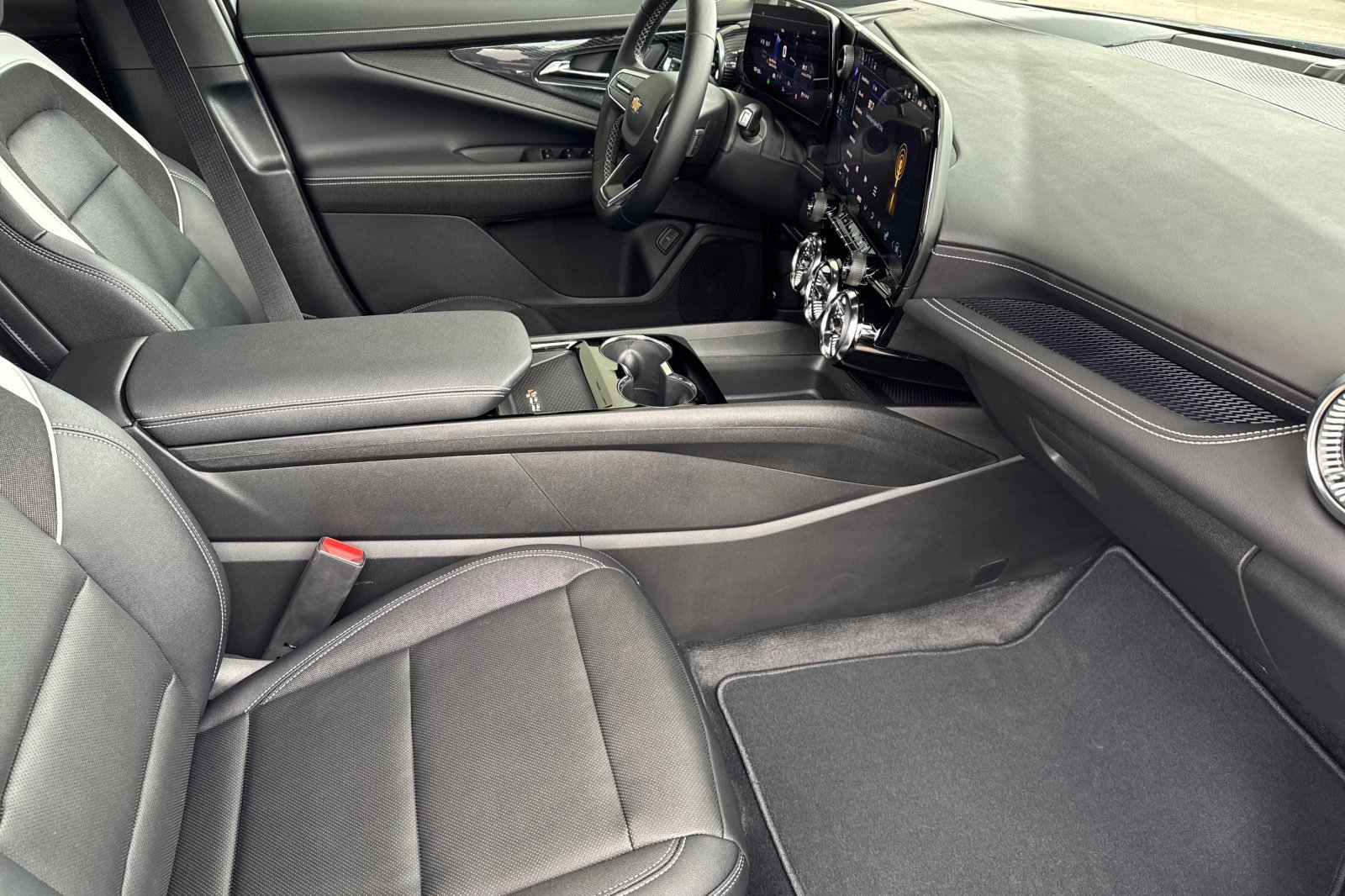 2025 Chevrolet Blazer EV photo 13