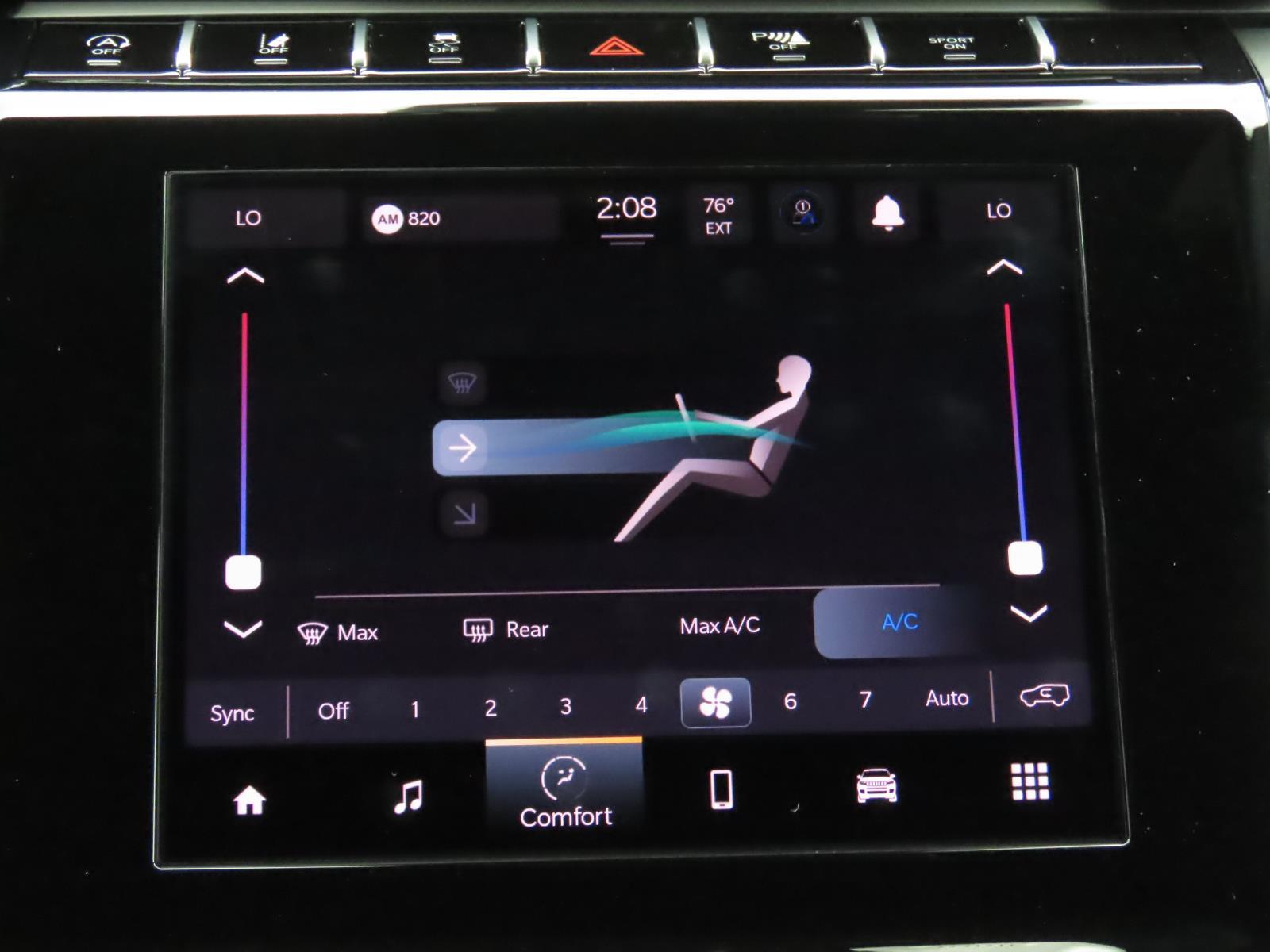 2025 Jeep Grand Cherokee Laredo photo 4