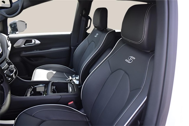2025 Chrysler Pacifica Limited photo 9
