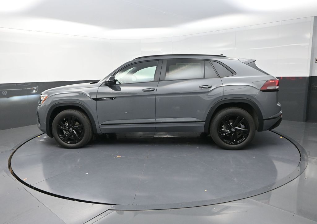 2025 Volkswagen Atlas Cross Sport SEL R-Line photo 3