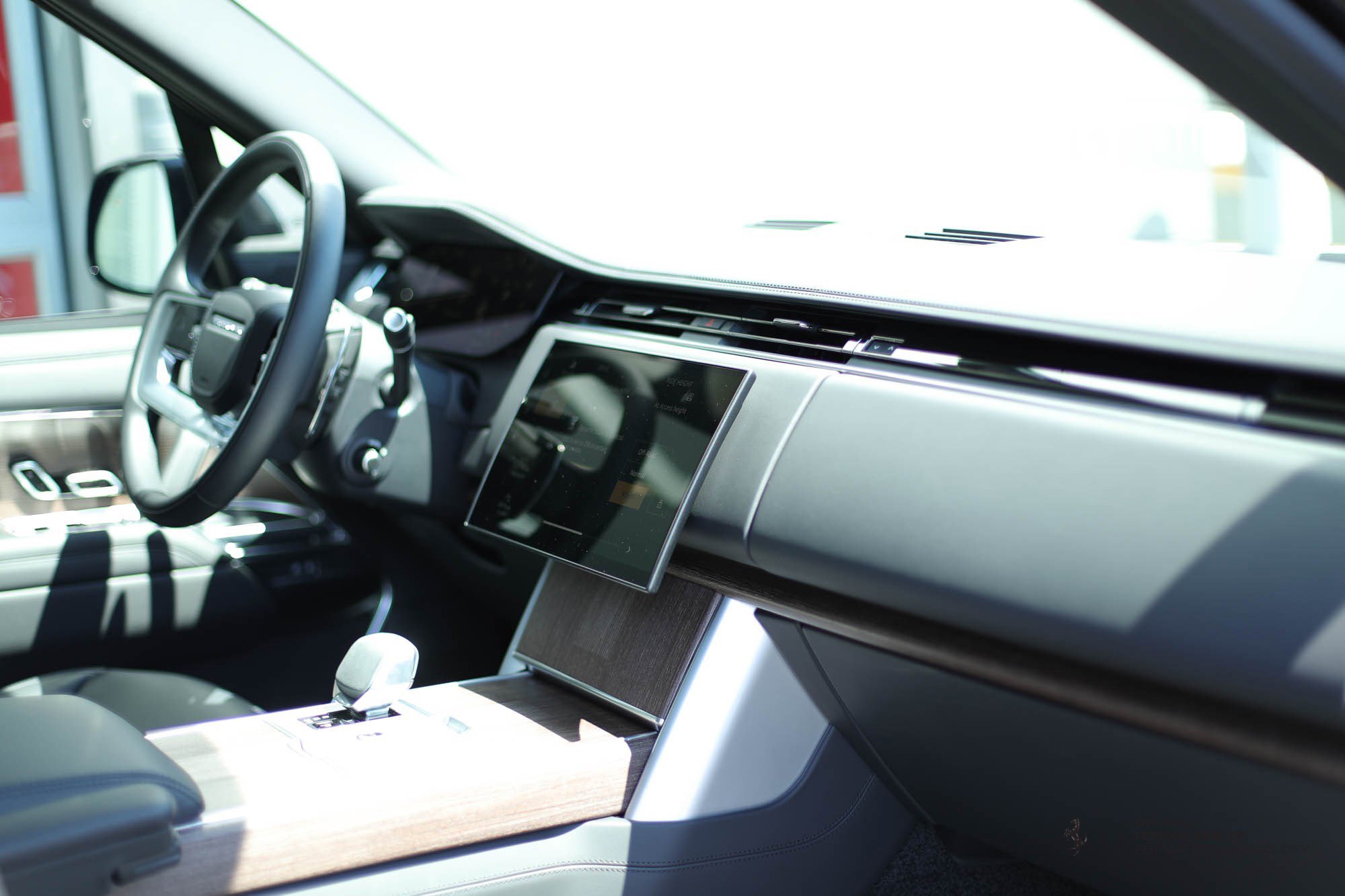 2025 Land Rover Range Rover Autobiography photo 28