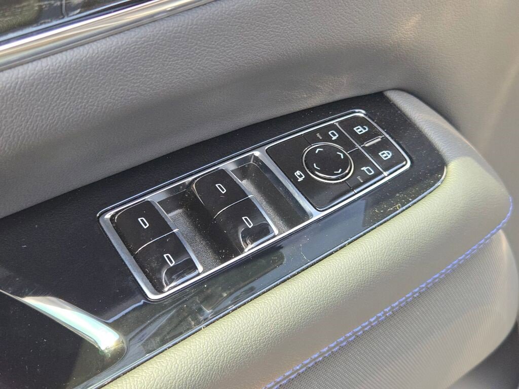 2026 Cadillac Escalade IQ Luxury photo 19