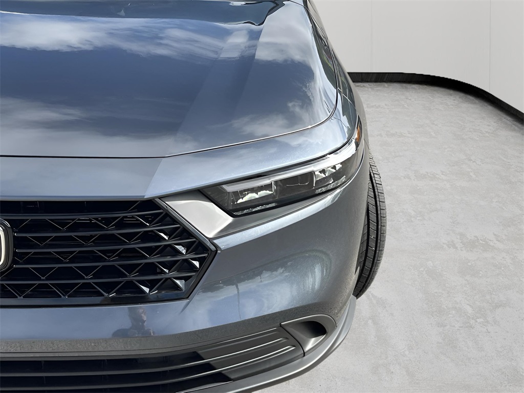 2025 Honda Accord LX photo 4