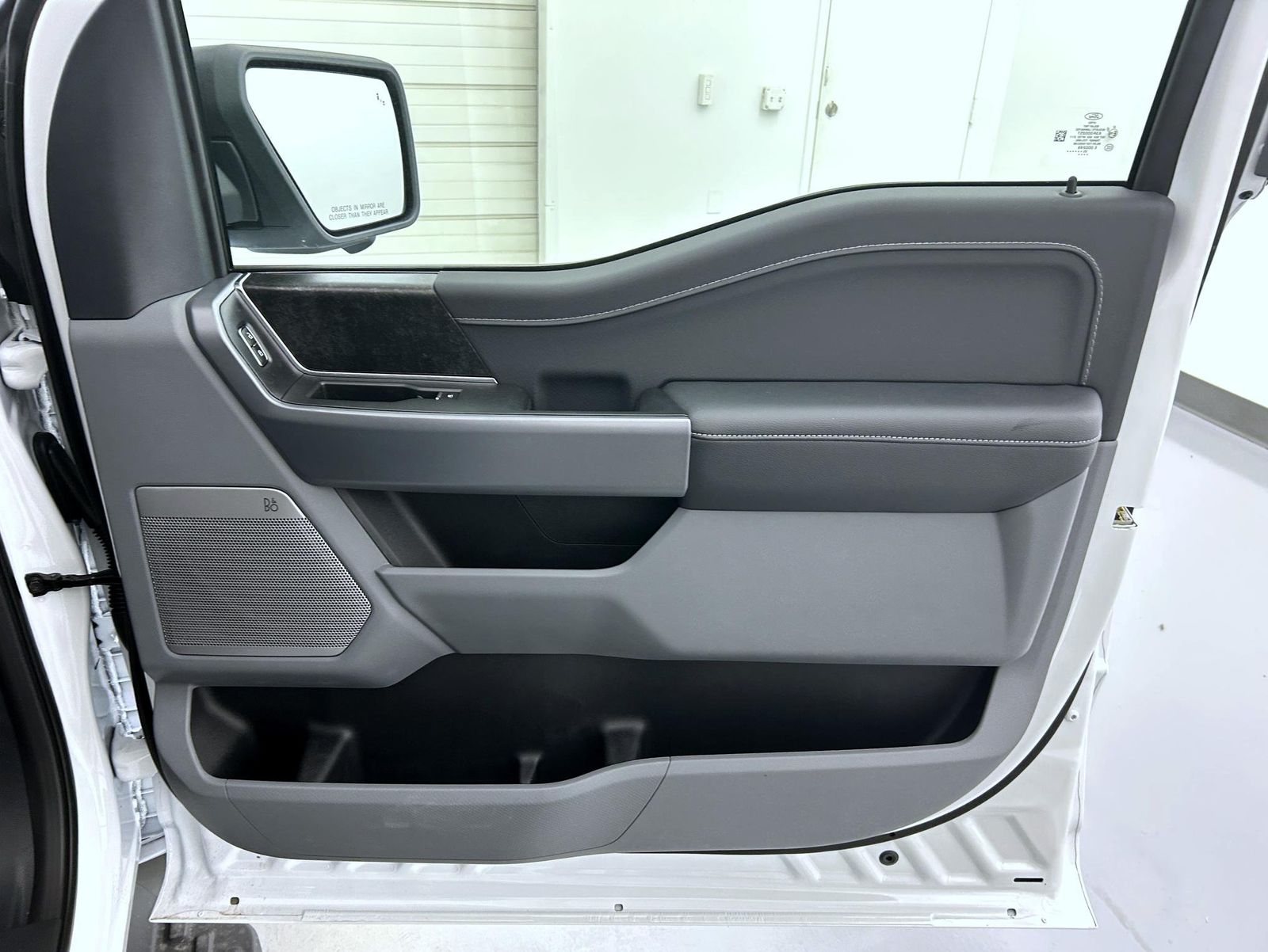 2025 Ford F-150 Lightning photo 16
