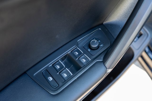 2020 Volkswagen Tiguan SEL photo 10