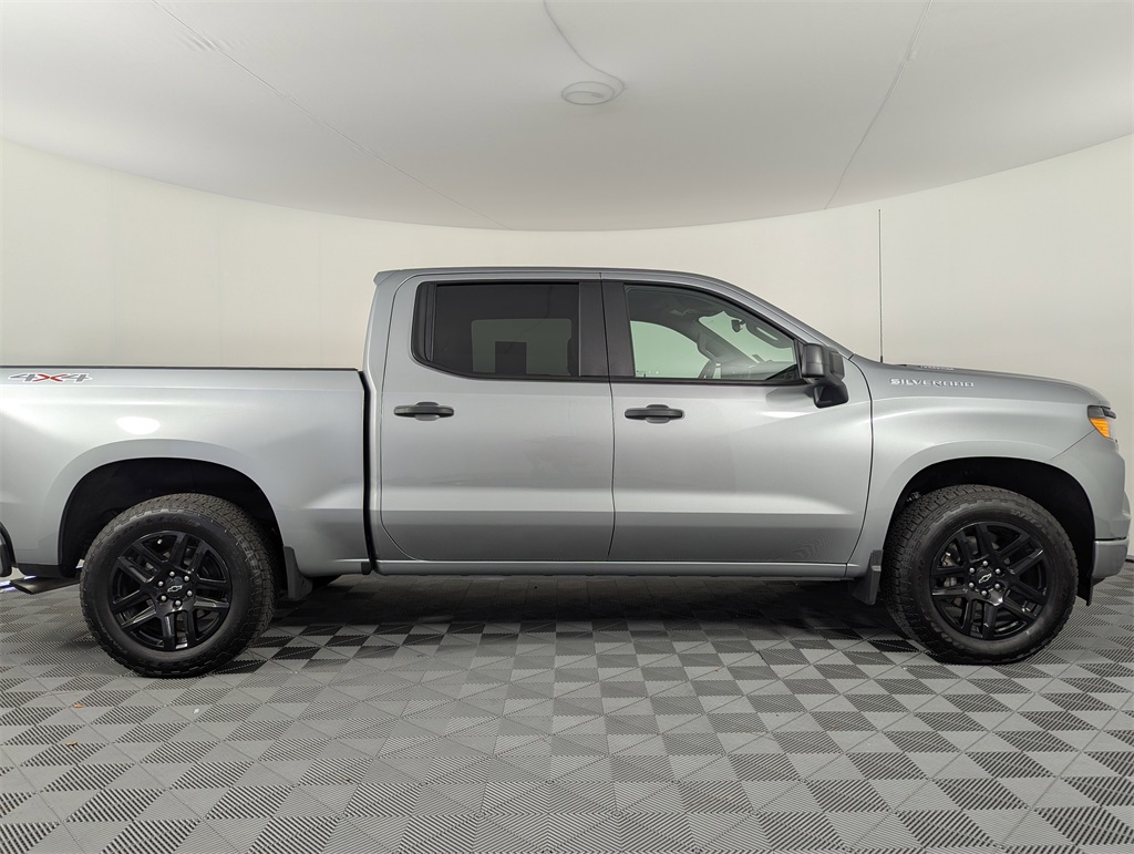 2025 Chevrolet Silverado 1500 Custom photo 3