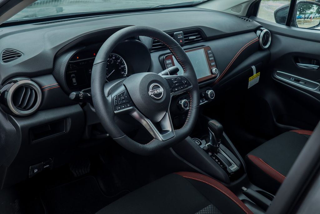 2025 Nissan Versa SR photo 11