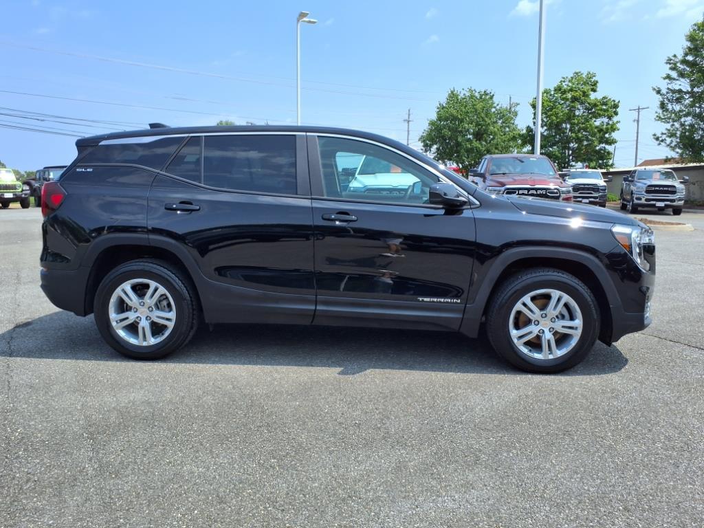 2024 Gmc Terrain SLE photo 3