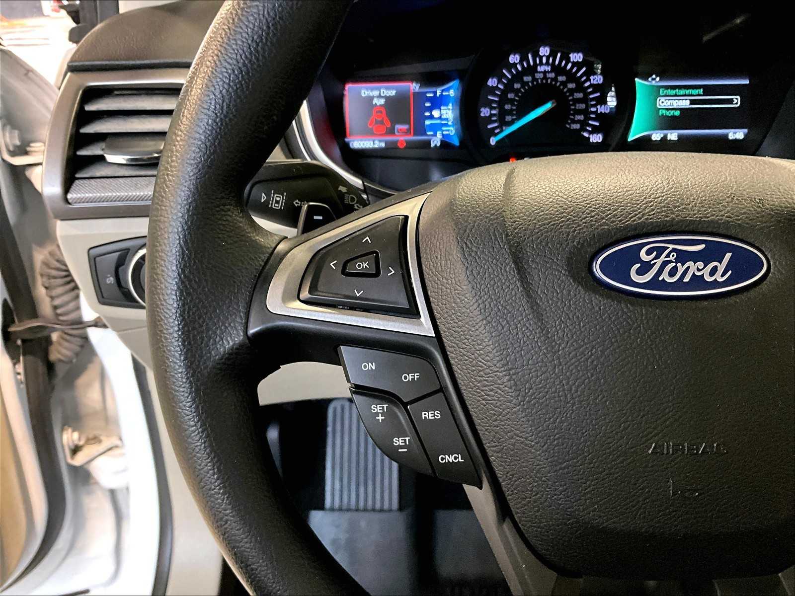 2019 Ford Fusion SE photo 23