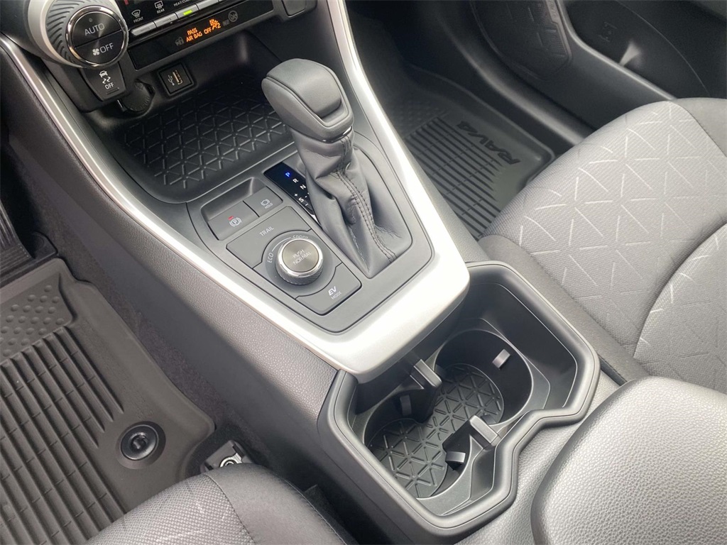 2025 Toyota RAV4 Hybrid XLE photo 14